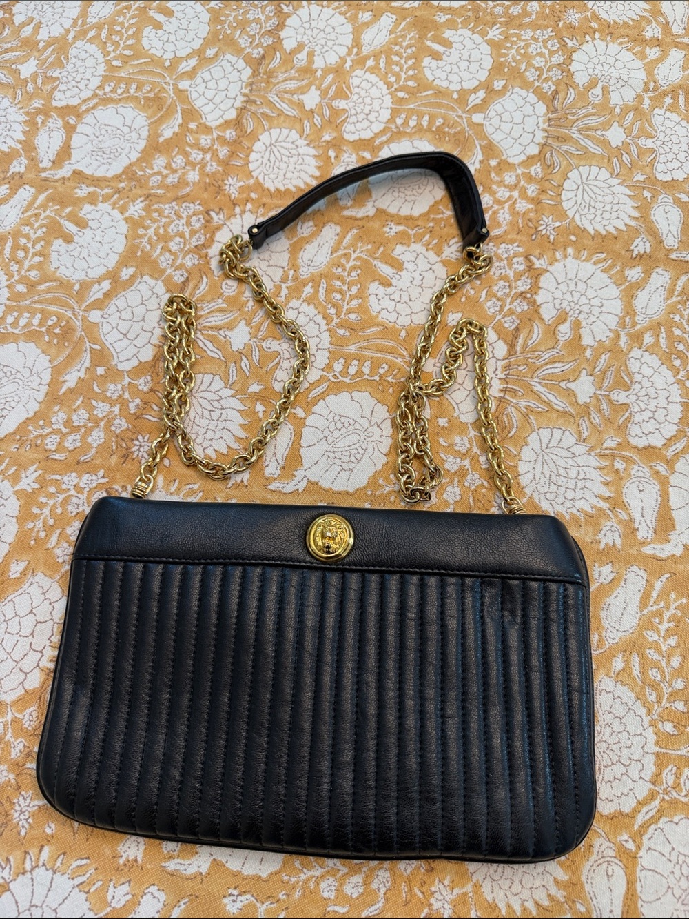 ANNE KLEIN black Quilted Leather removable gold shoulder Chain clutch vintage